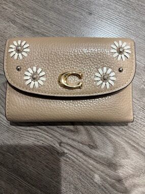 Coach Beige Pebbled Leather Floral Appliqué Wallet with Gold 'C'